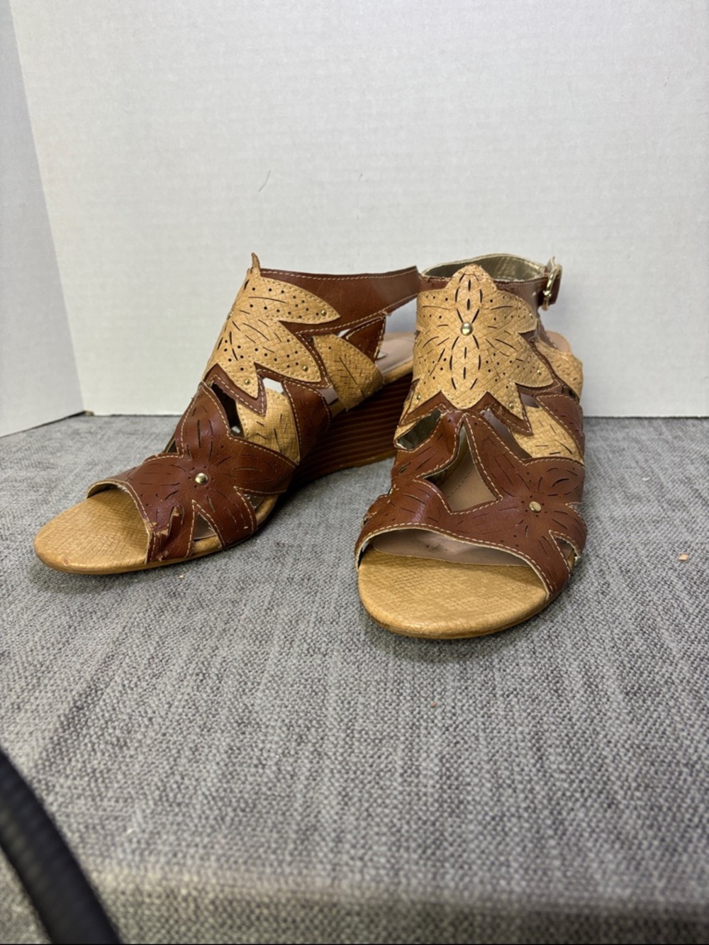 XOXO Brown and Tan Floral Cutout Wedge Sandals Sahara size 9M